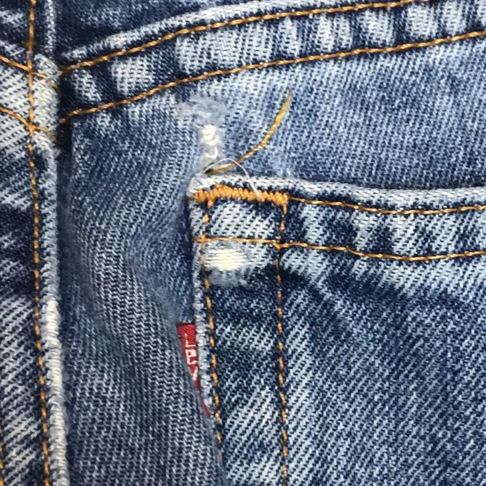 Vintage excellent used condition Levi’s tiny waist high waisted taper full leg